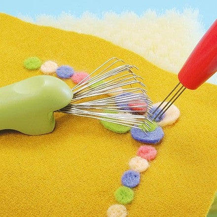 Clover Needle Felting Claw & Mat Cleaner